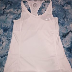 NEVER BEEN WORN nike sports tank